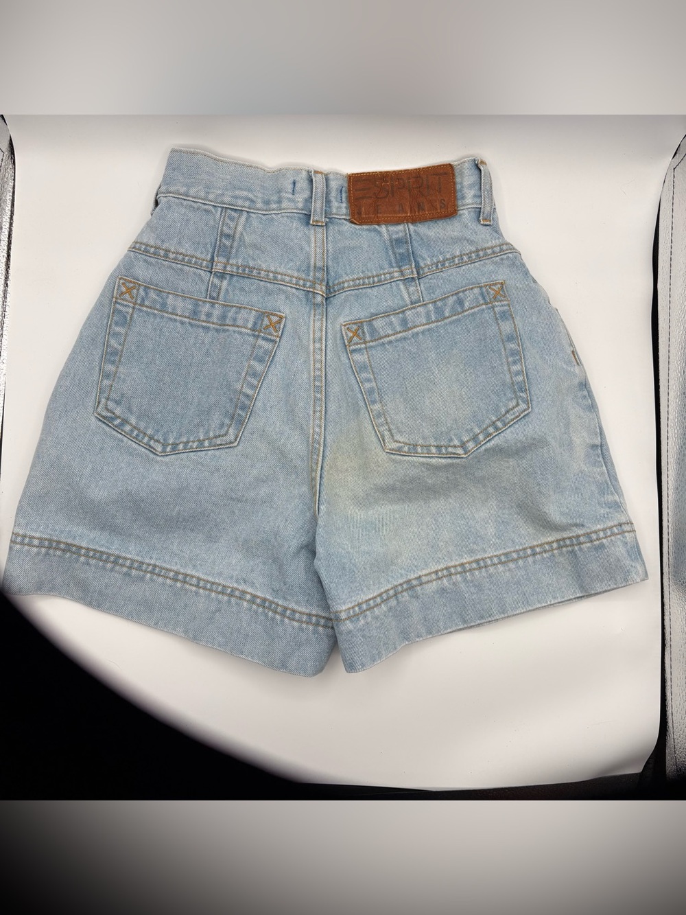 Vintage 80s ESPRIT Light Wash Denim High Waist Pleated Front Mom Shorts Sz 3/4 - Picture 2 of 5